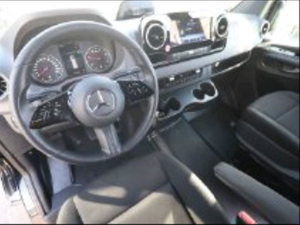 Used 2025 Mercedes-Benz Sprinter 2500 image 6