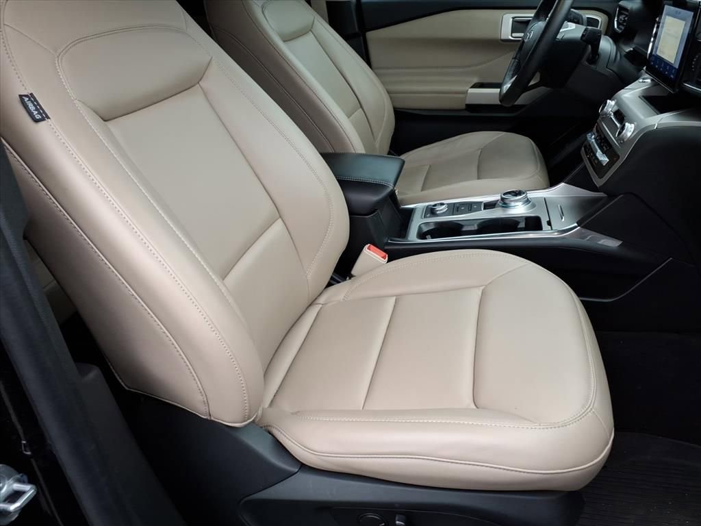 Certified 2022 Ford Explorer XLT w/ Equipment Group 202A image 7