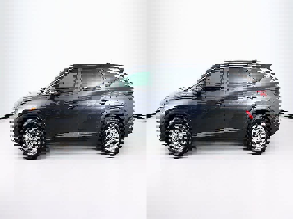 Used 2022 Hyundai Tucson SE image 2