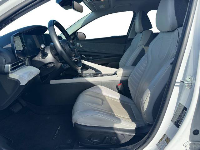 Used 2023 Hyundai Elantra Limited w/ Preferred Accessory Package FWD image 9