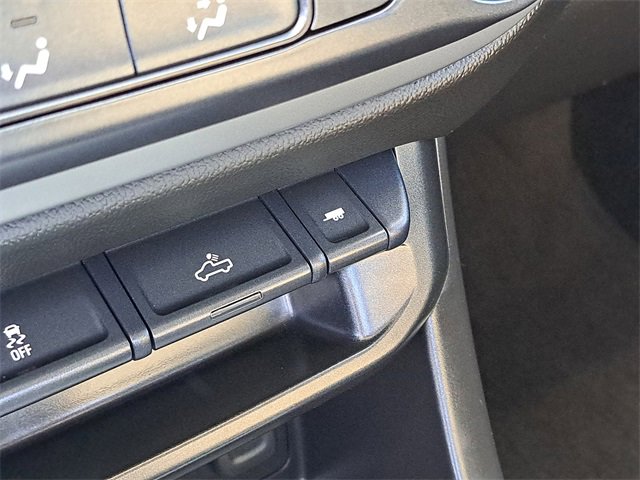 Used 2018 Chevrolet Colorado LT w/ Redline Special Edition image 16