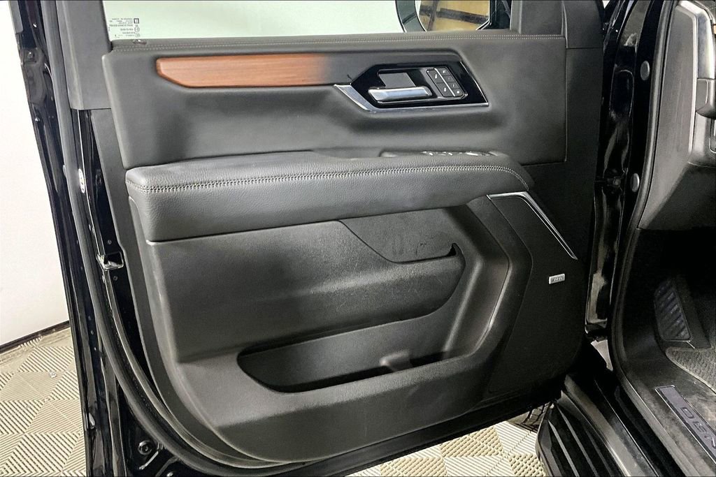 Used 2025 GMC Yukon Denali AWD/4WD image 18