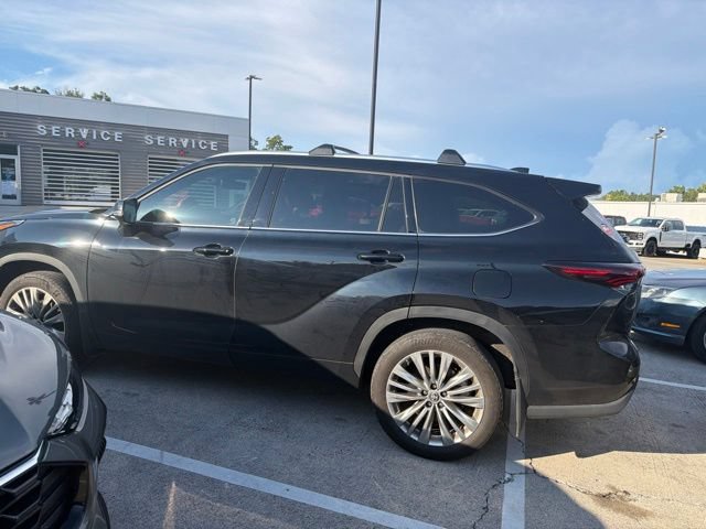 Used 2024 Toyota Highlander Platinum AWD/4WD image 31