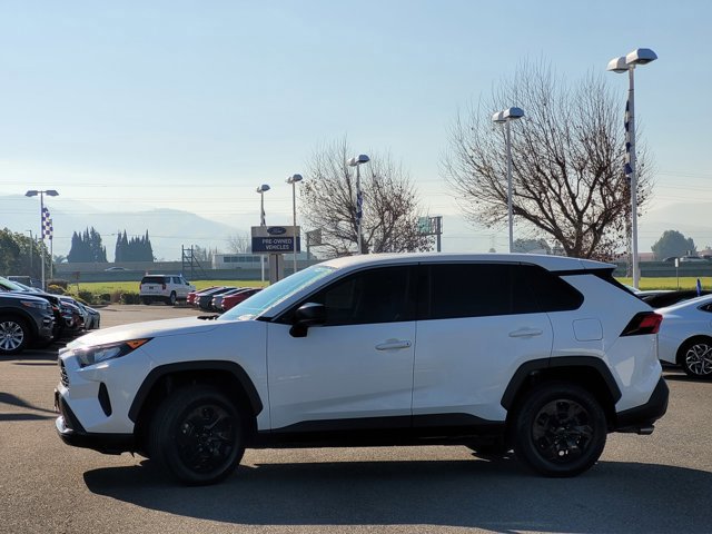 Used 2022 Toyota RAV4 LE image 2