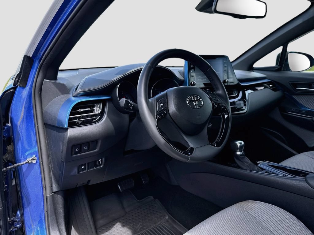 Used 2019 Toyota C-HR XLE FWD image 9