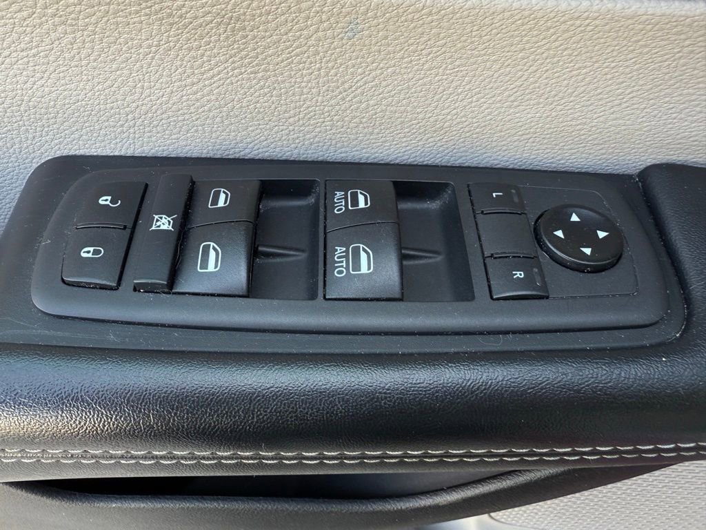 Used 2021 Chrysler Pacifica Touring-L image 23