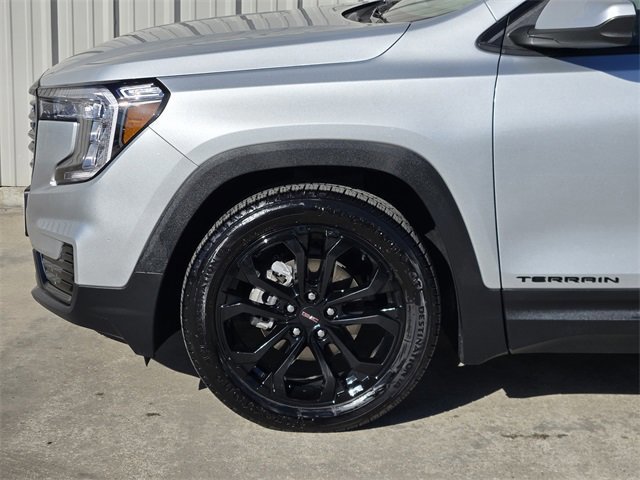 Used 2022 GMC Terrain SLE w/ Elevation Edition image 11