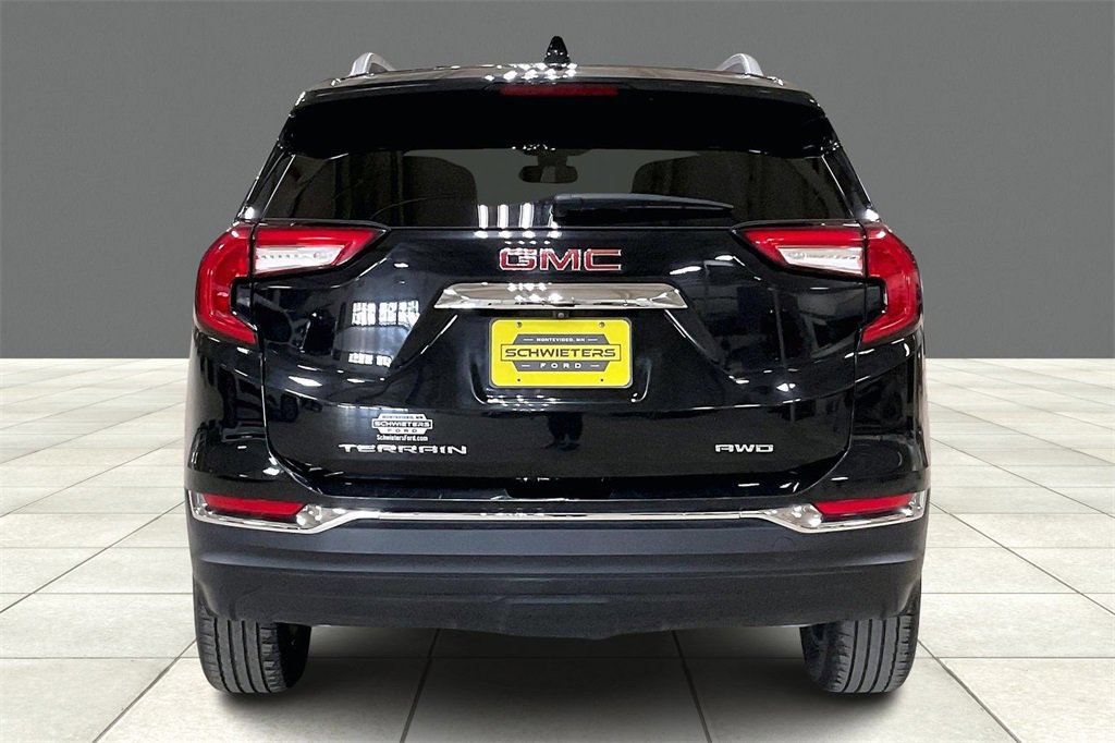 Used 2024 GMC Terrain SLT image 3