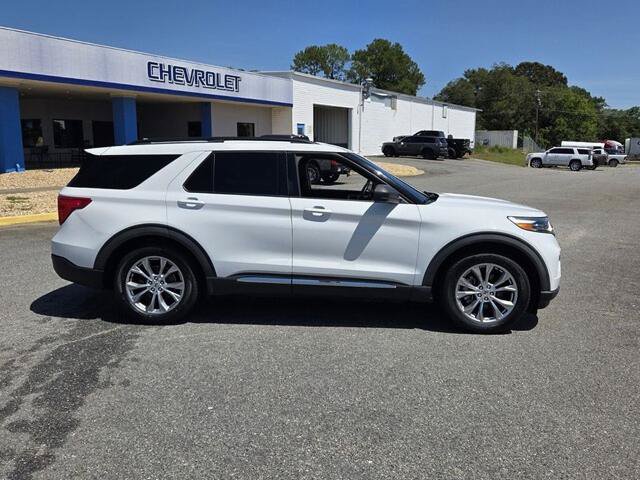Certified 2020 Ford Explorer XLT w/ Equipment Group 202A RWD image 16