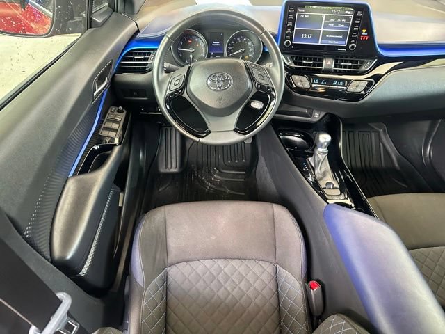 Used 2020 Toyota C-HR XLE FWD image 11