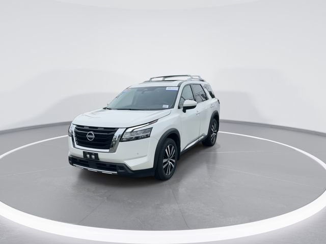 Used 2024 Nissan Pathfinder Platinum AWD/4WD image 2