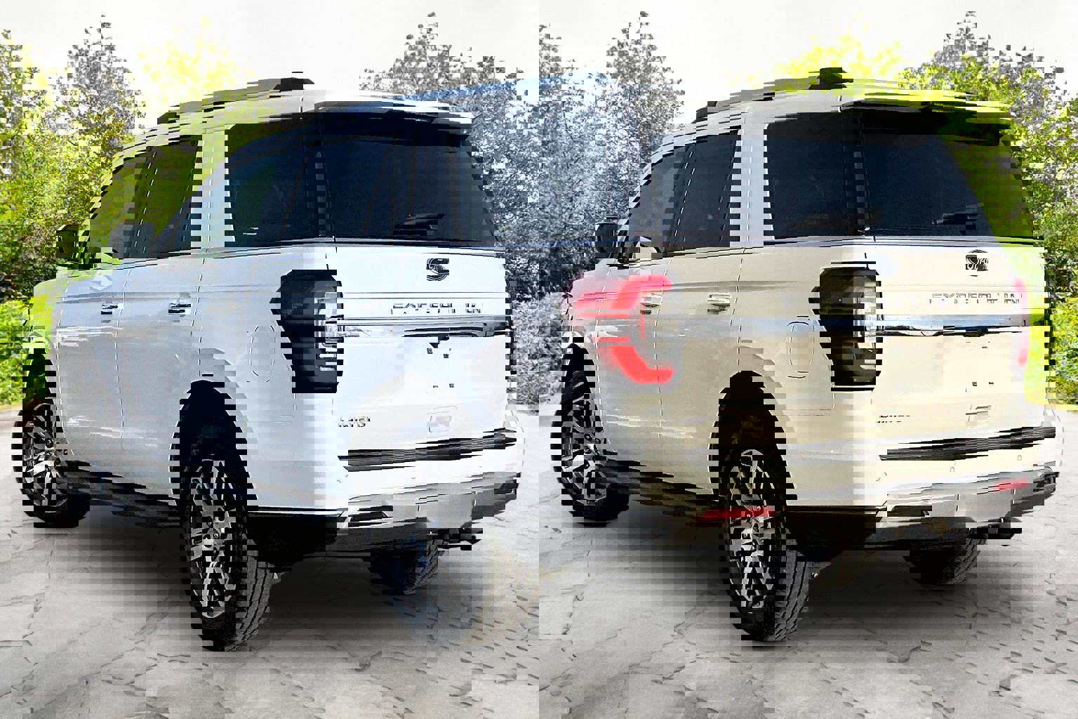 Certified 2024 Ford Expedition Limited image 2