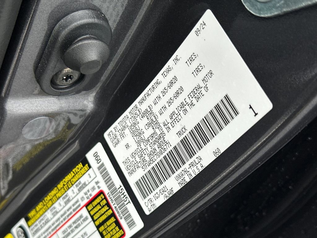 Used 2025 Toyota Tundra Limited AWD/4WD image 24