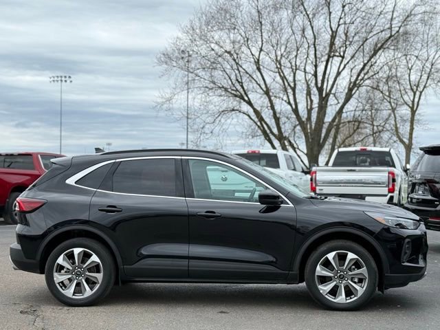 Certified 2025 Ford Escape Platinum AWD/4WD image 36
