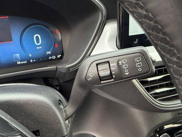 Certified 2025 Ford Escape Platinum AWD/4WD image 37