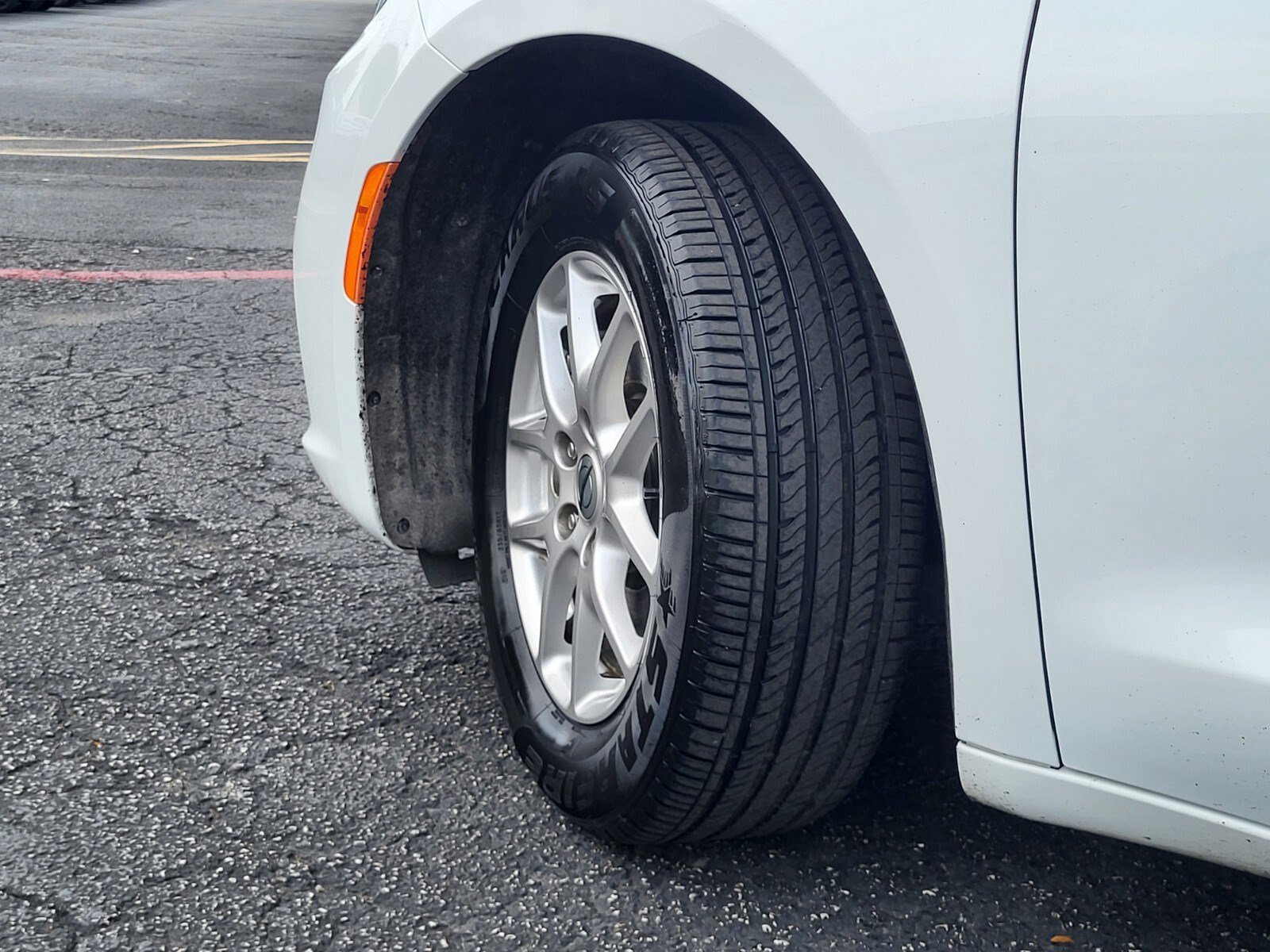 Used 2025 Chrysler Pacifica Select image 33