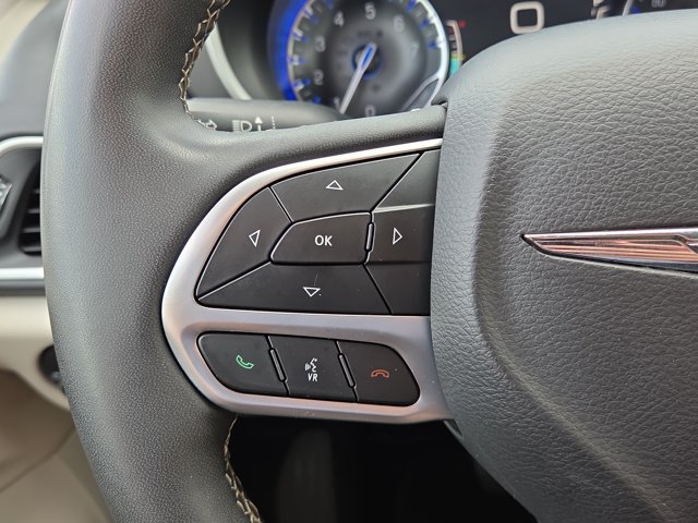 Used 2024 Chrysler Pacifica Touring-L FWD image 22