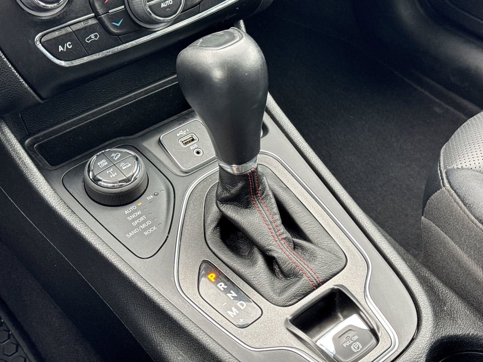 Used 2022 Jeep Cherokee Trailhawk w/ Trailhawk Elite Value Package image 34