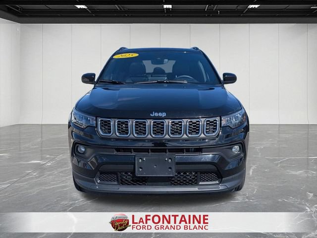 Used 2025 Jeep Compass Latitude w/ Sun & Sound Group AWD/4WD image 8