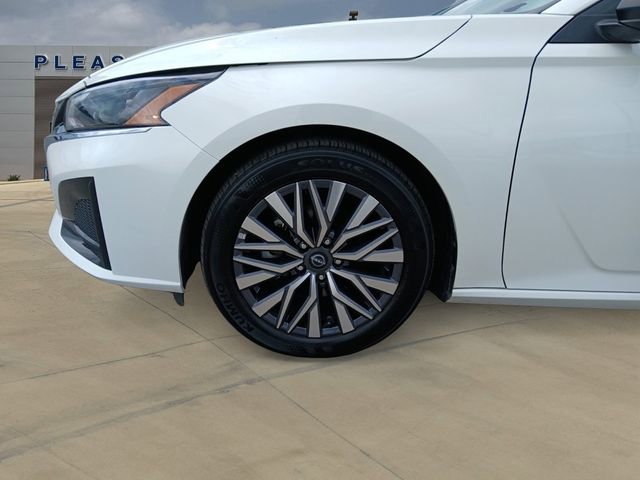 Used 2025 Nissan Altima 2.5 SV FWD image 14