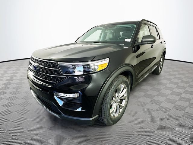 Certified 2023 Ford Explorer XLT w/ Equipment Group 202A AWD/4WD image 7