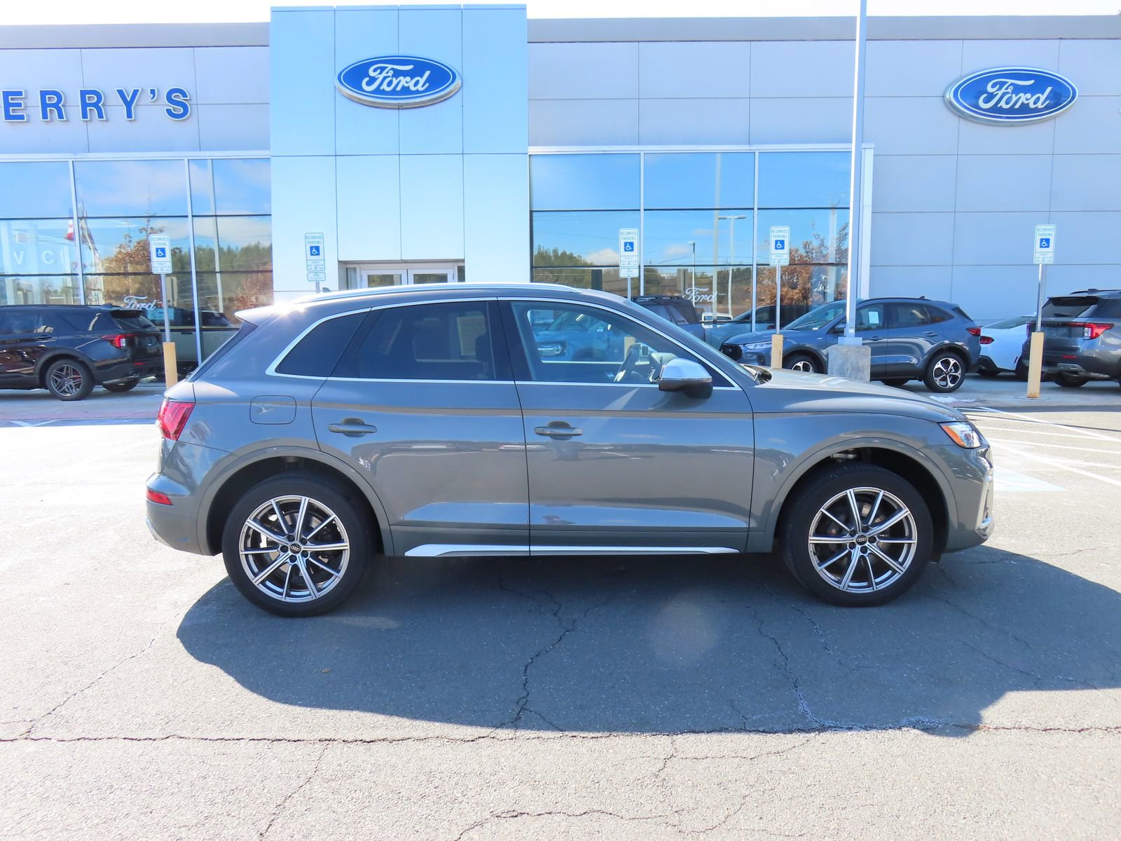 Used 2023 Audi SQ5 Premium w/ Convenience Package image 4