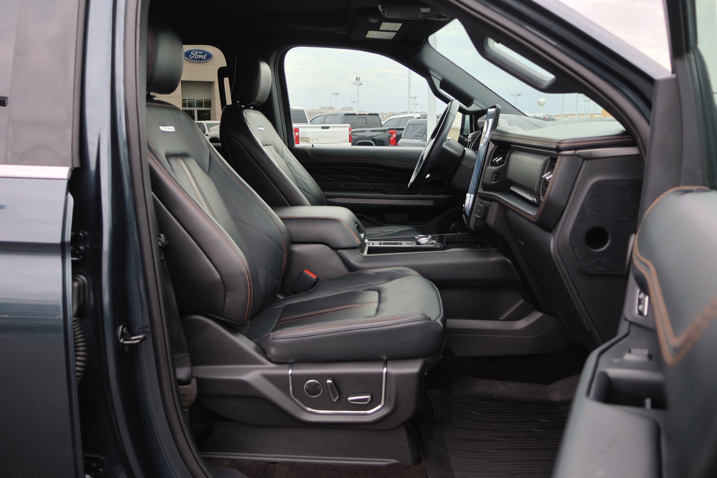 Certified 2023 Ford Expedition Platinum image 39