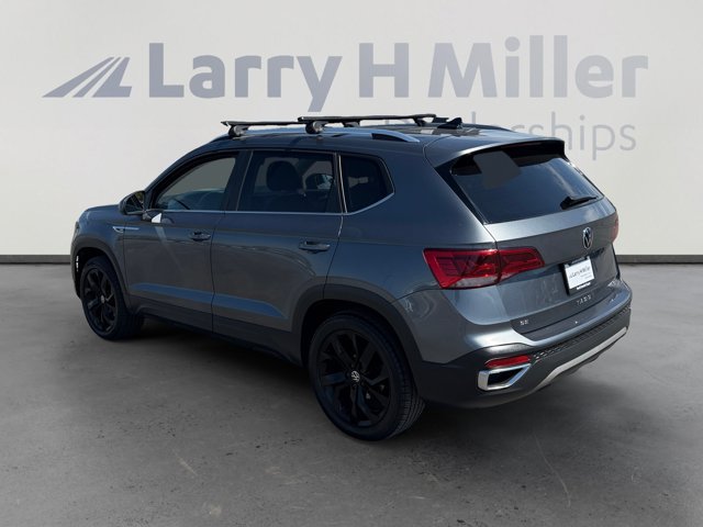 Used 2022 Volkswagen Taos SE w/ Panoramic Sunroof Package AWD/4WD image 3