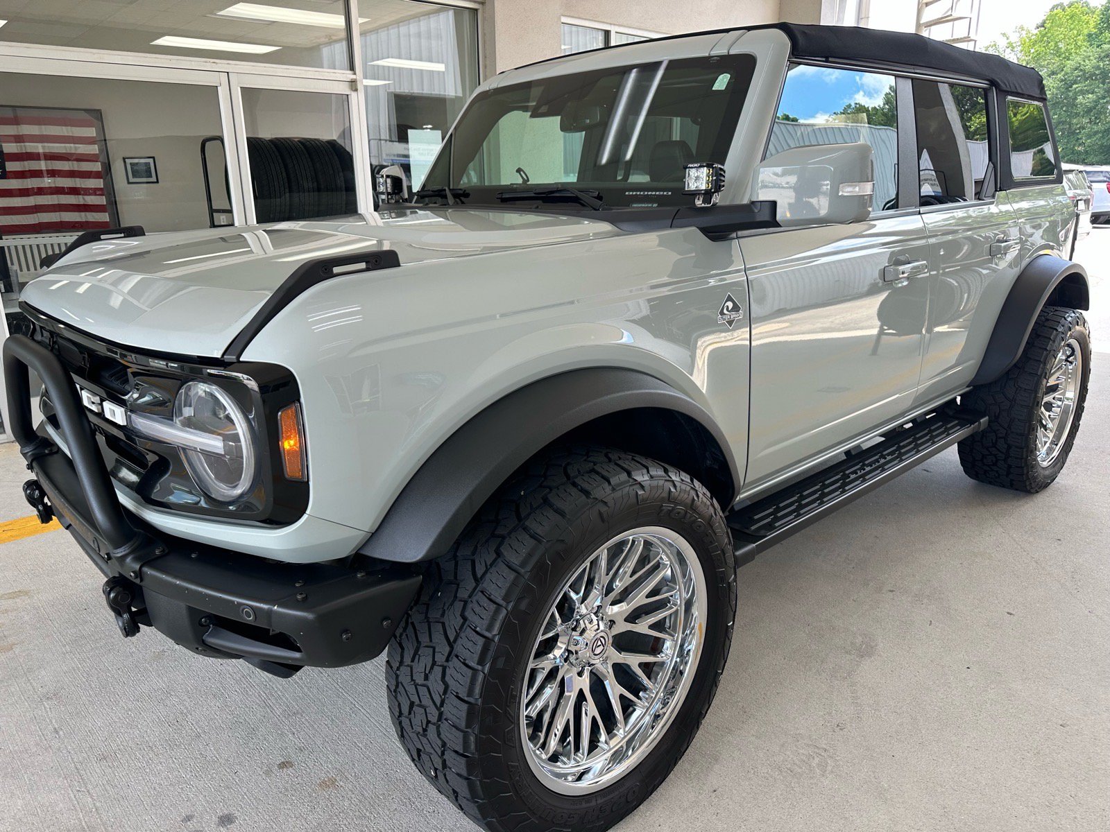 Certified 2022 Ford Bronco Outer Banks w/ Sasquatch Package AWD/4WD image 3