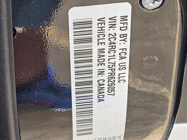 Used 2023 Chrysler Pacifica Touring-L FWD image 25
