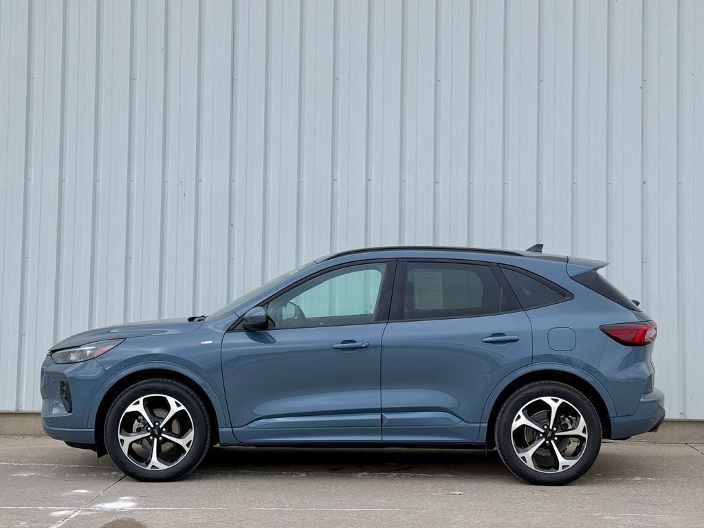 Certified 2025 Ford Escape ST-Line Elite w/ Premium Technology Package AWD/4WD image 3