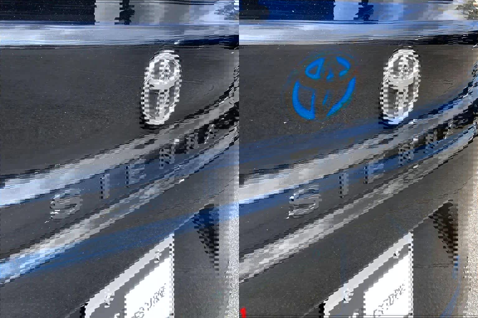 Used 2025 Toyota Sienna XLE image 30