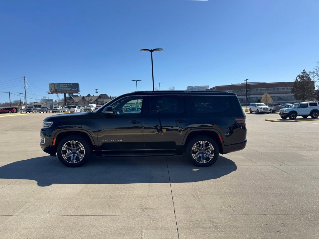 Used 2024 Jeep Wagoneer Series II w/ Flexible Seating Group image 8