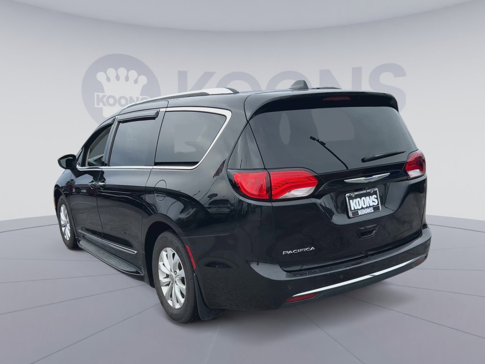 Used 2018 Chrysler Pacifica Touring-L FWD image 10