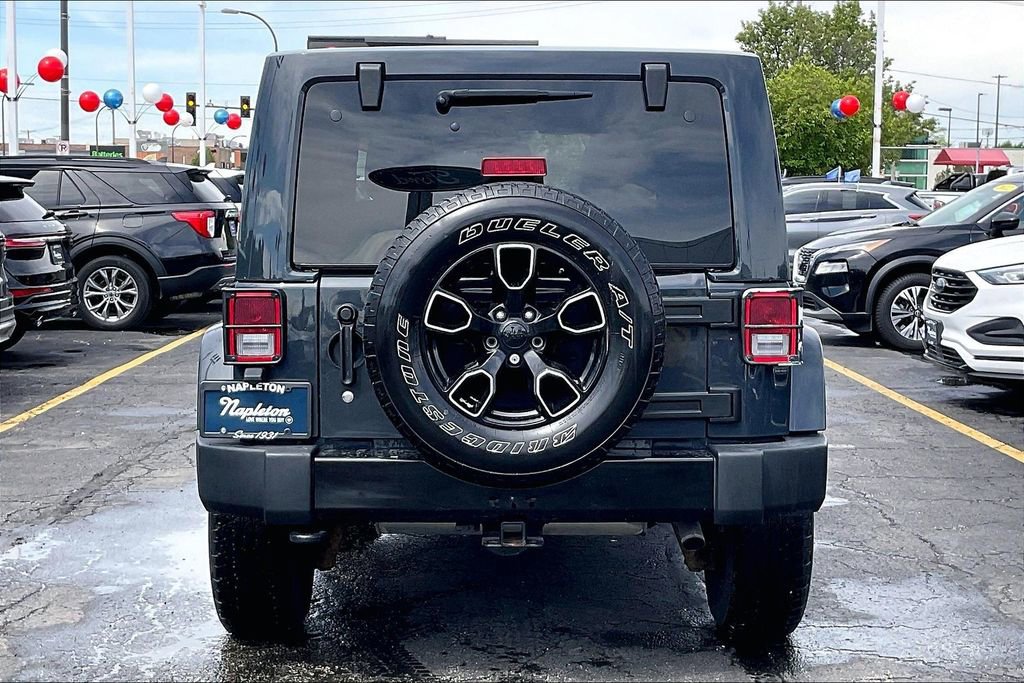 Used 2017 Jeep Wrangler Unlimited Sahara AWD/4WD image 3
