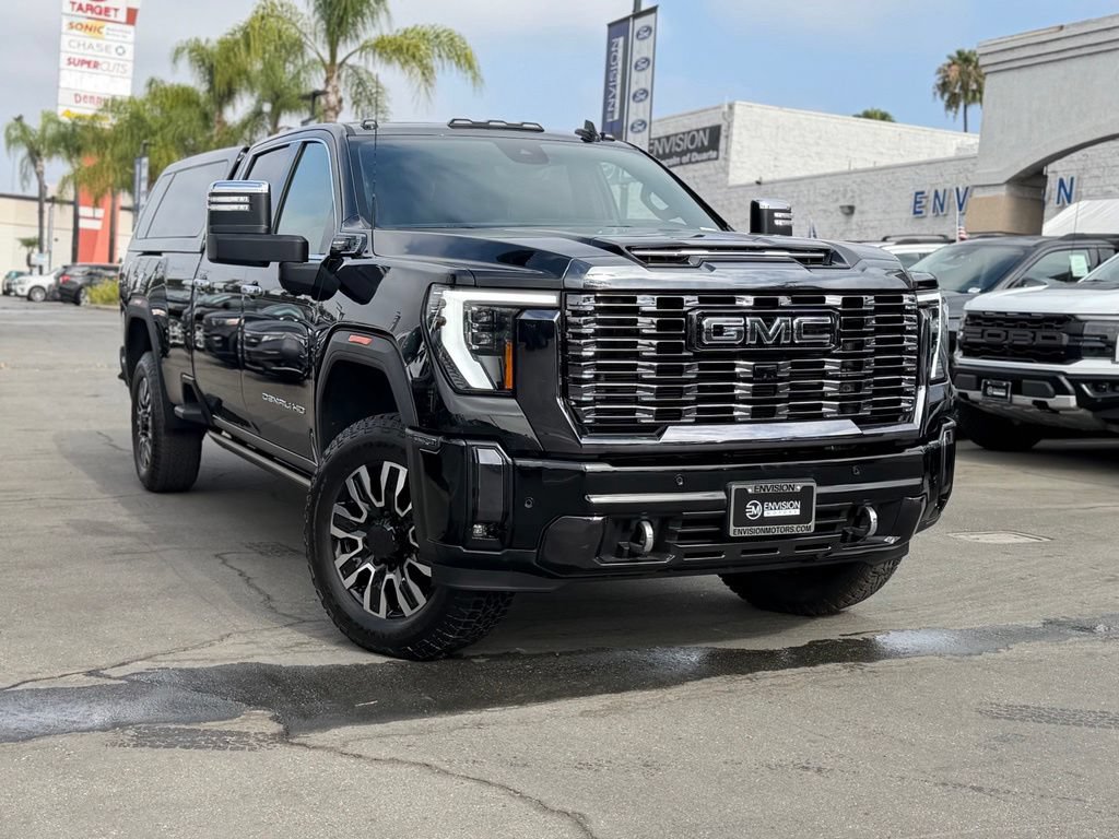 Used 2024 GMC Sierra 3500 Denali Ultimate AWD/4WD image 3