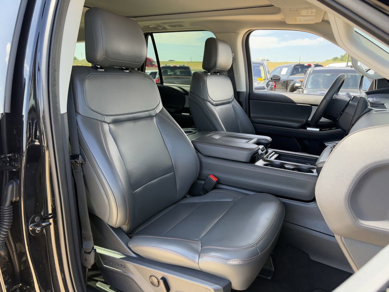 Certified 2025 Ford Expedition Active AWD/4WD image 31