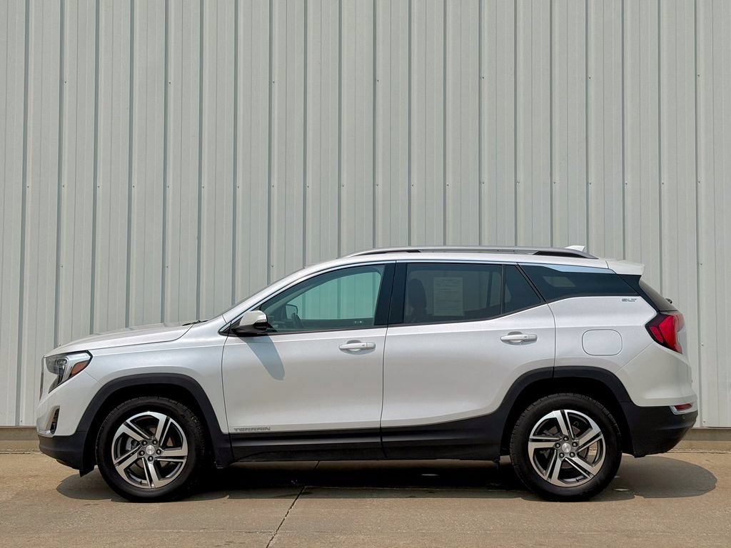 Used 2021 GMC Terrain SLT w/ Infotainment Package II AWD/4WD image 3
