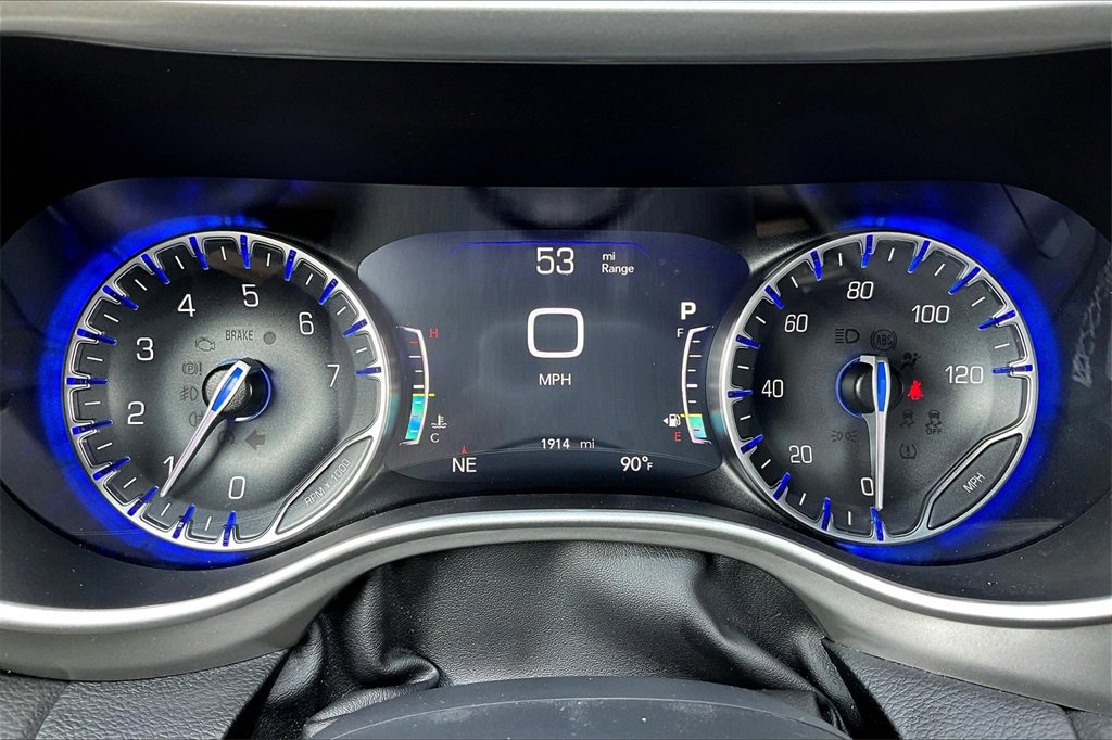 Used 2025 Chrysler Pacifica Select image 20