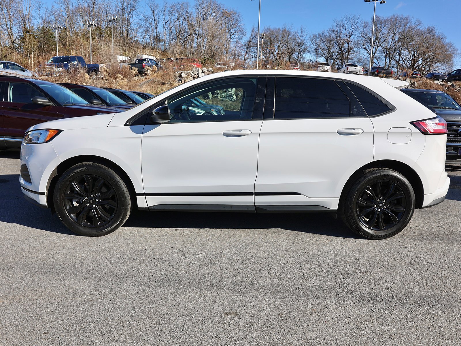 Certified 2023 Ford Edge SE w/ Black Appearance Package image 4
