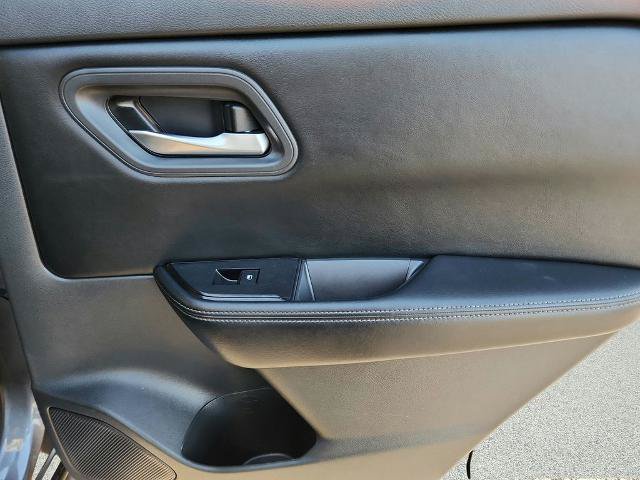 Used 2025 Nissan Rogue SV FWD image 25
