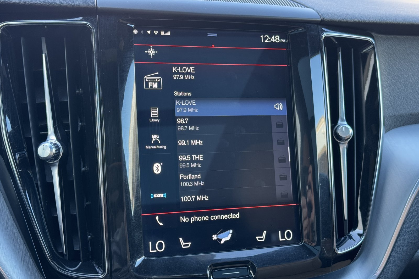Used 2018 Volvo XC60 T6 Momentum w/ Vision Package AWD/4WD image 18