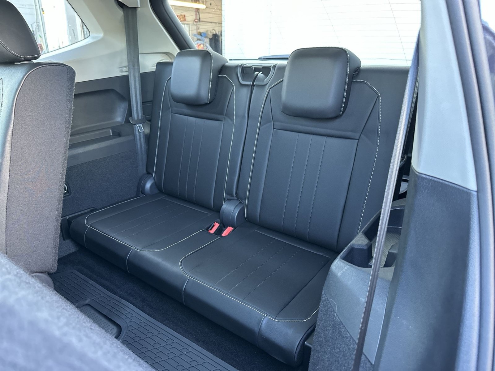 Used 2022 Volkswagen Tiguan SE w/ Panoramic Sunroof Package FWD image 27