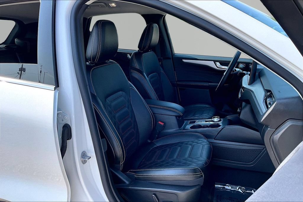 Certified 2023 Ford Escape Platinum w/ Premium Technology Package AWD/4WD image 7
