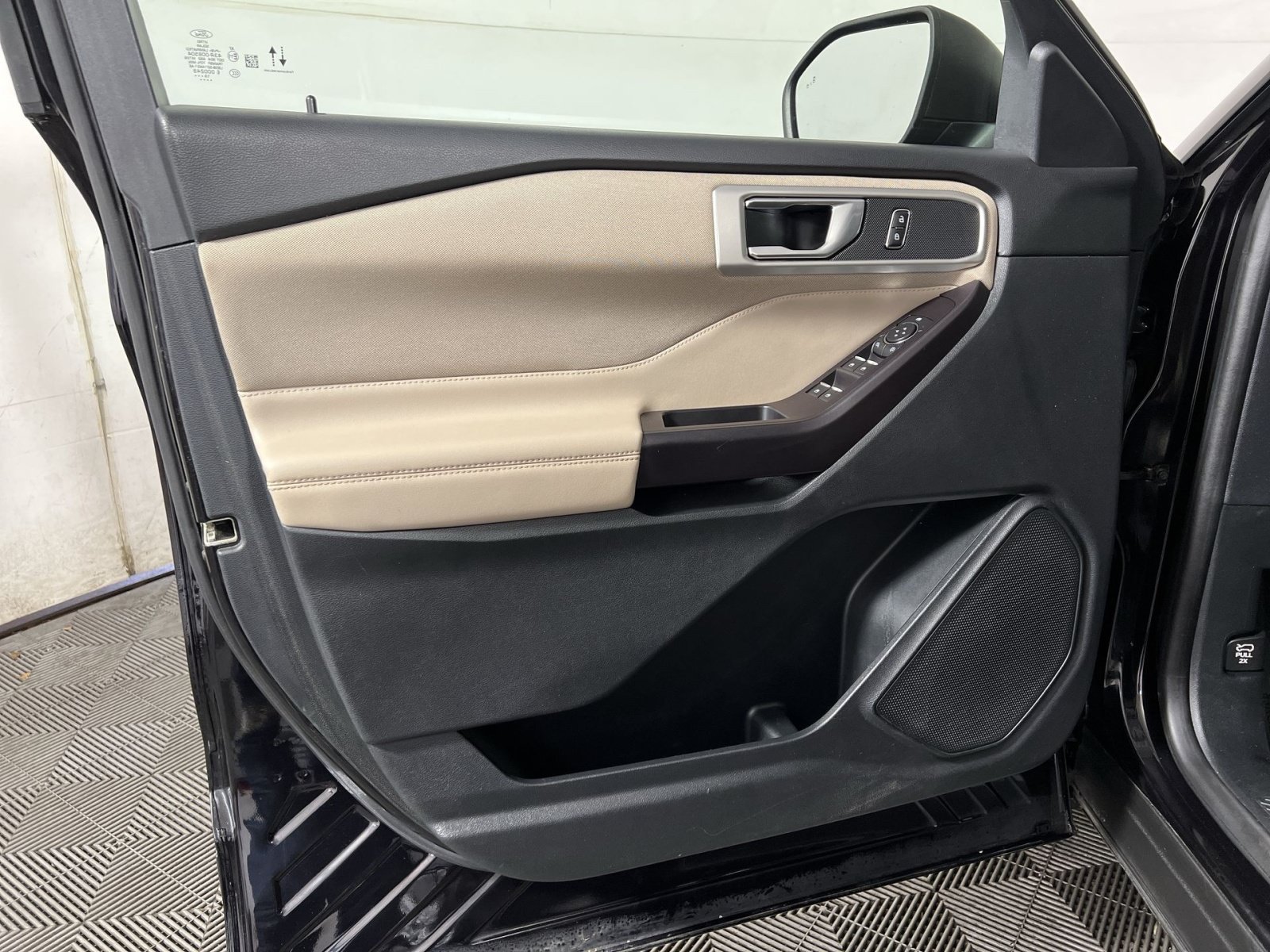Certified 2020 Ford Explorer XLT w/ Class III Trailer Tow Package AWD/4WD image 14