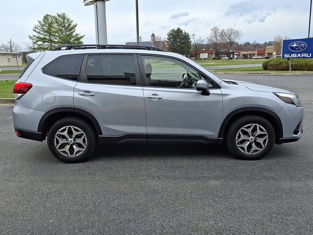 Used 2022 Subaru Forester Premium image 5