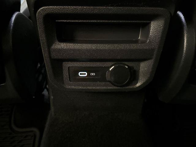 Used 2022 Volkswagen Tiguan SE w/ Panoramic Sunroof Package FWD image 31