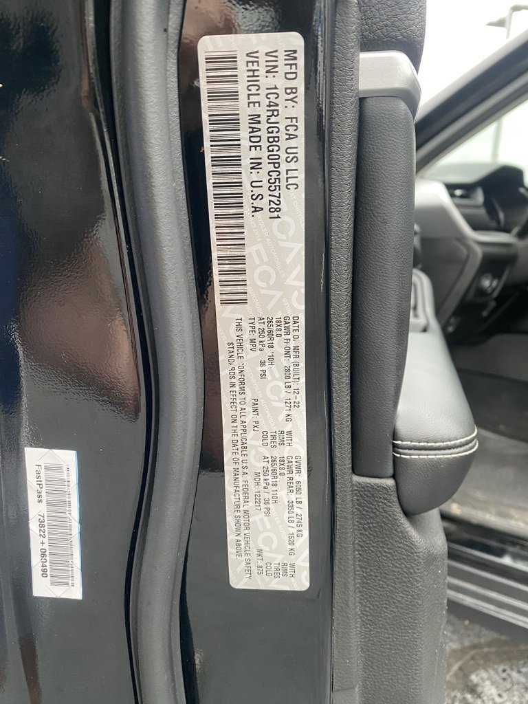 Used 2023 Jeep Grand Cherokee Limited image 16