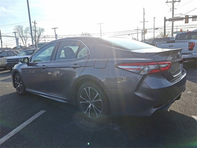 Used 2018 Toyota Camry SE image 4
