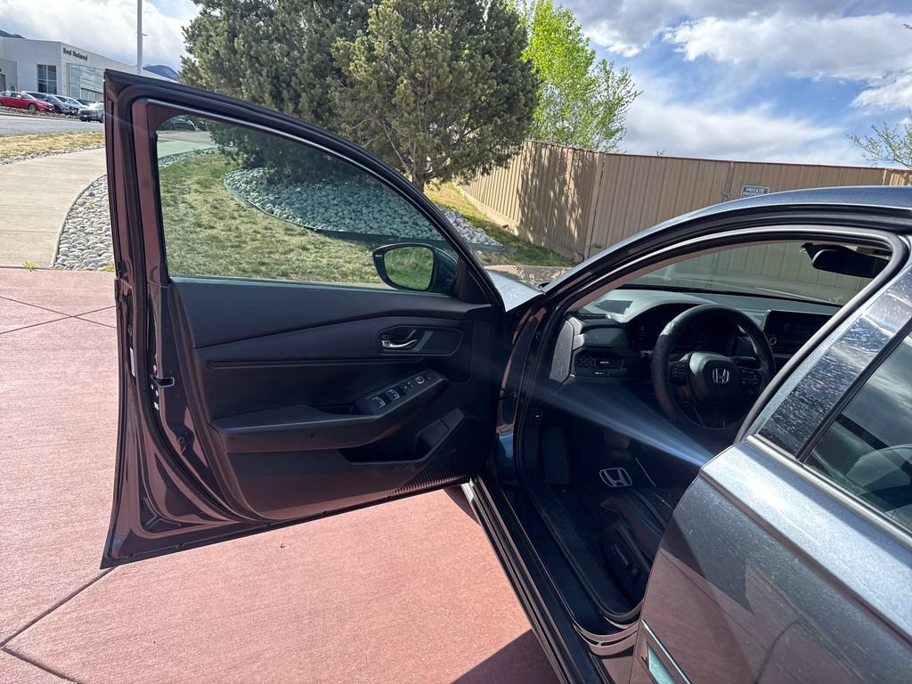 Used 2023 Honda Accord EX image 10